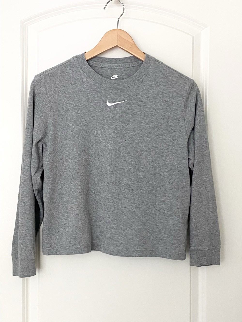 Nike Girls Large Gray Long Sleeve Logo Tee Loose Fit Athletic Shirt